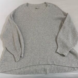 American Eagle Outfitters Women's Light Gray V-Neck Sweater